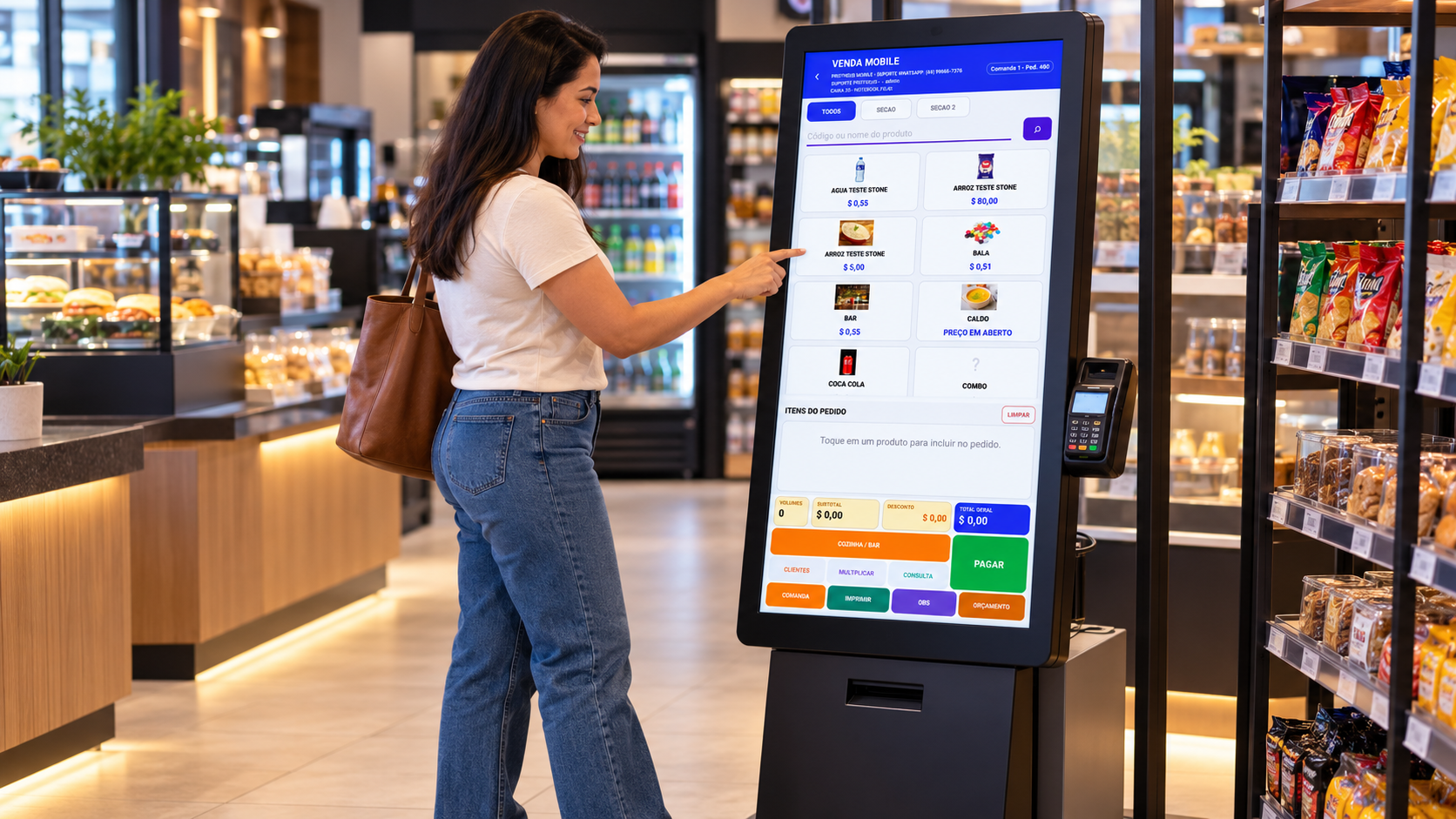 Cliente usando o PROTHEUS MOBILE em um terminal de autoatendimento